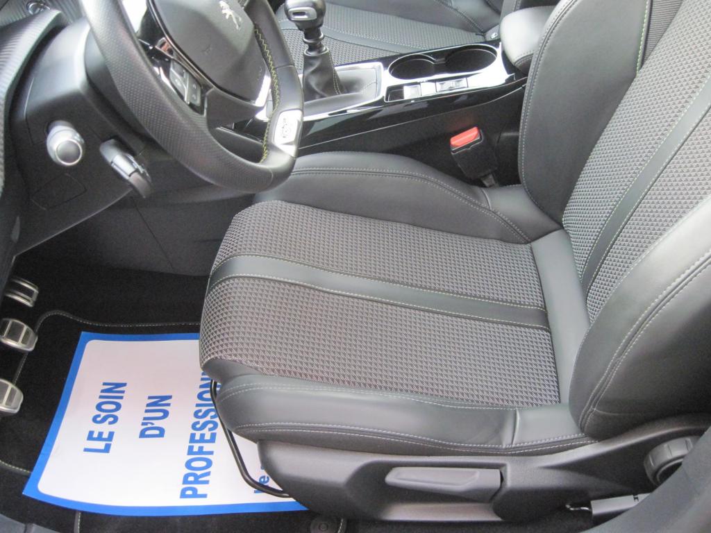PEUGEOT 208 1,2 PURETECH 100 S_S GT BV6